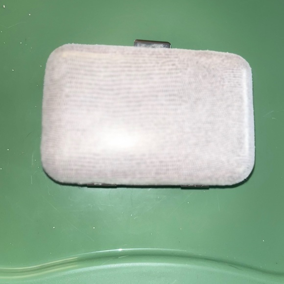 Carolee New York Evening Clutch EUC - Picture 3 of 3